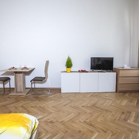Beautiful Central Apartment Thámova Praga Esterno foto